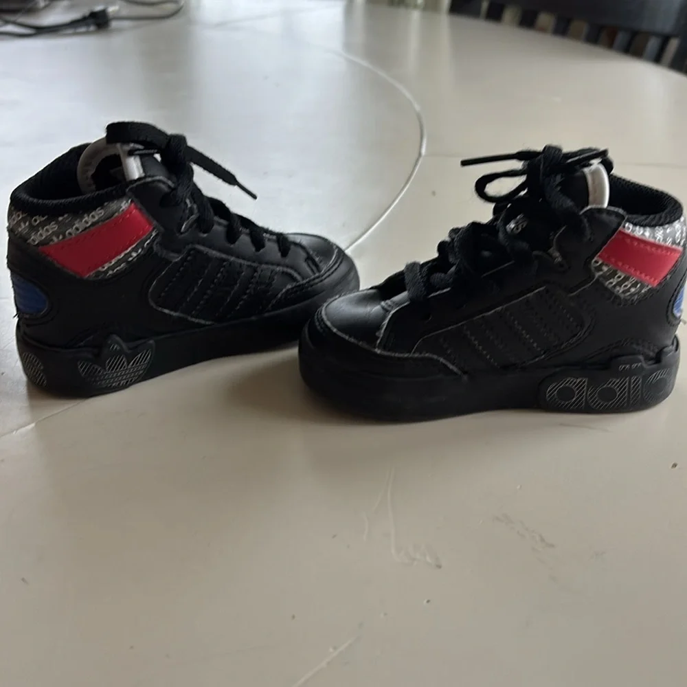 🍀EUC Adidas Black and Red Baby Walker Shoes EUC